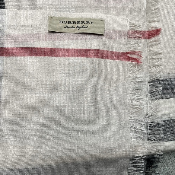 Burberry Check Wool Scarf - Picture 4 of 6